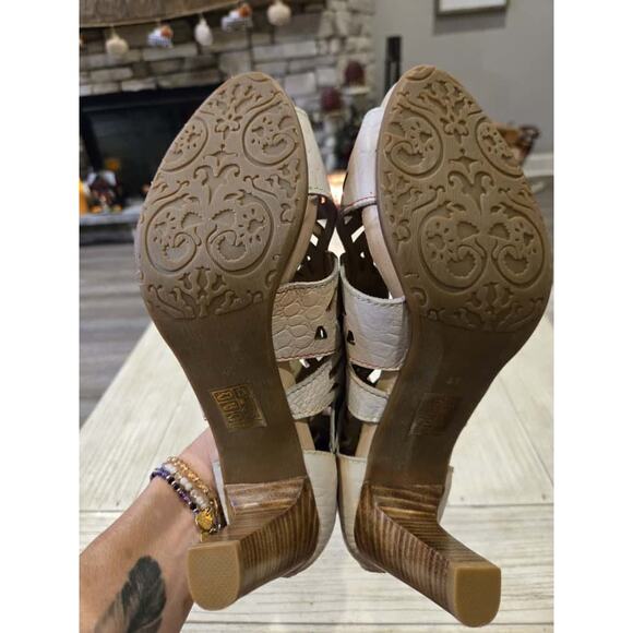 Spring Step Amora Women's Beige Strappy Sandals Size 10 High Heel - Picture 8 of 9